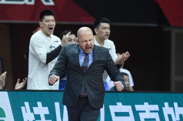 足球直播-神奇的雅尼斯，复苏的北京队 CBA争冠别忘了他们