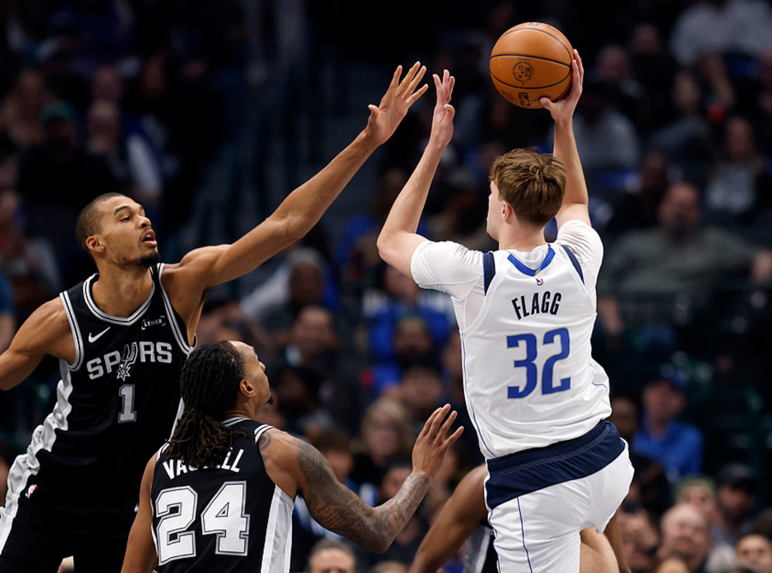 NBA直播-西部排名又变了：火箭爆冷连败，湖人坐收好礼，2队排名互换